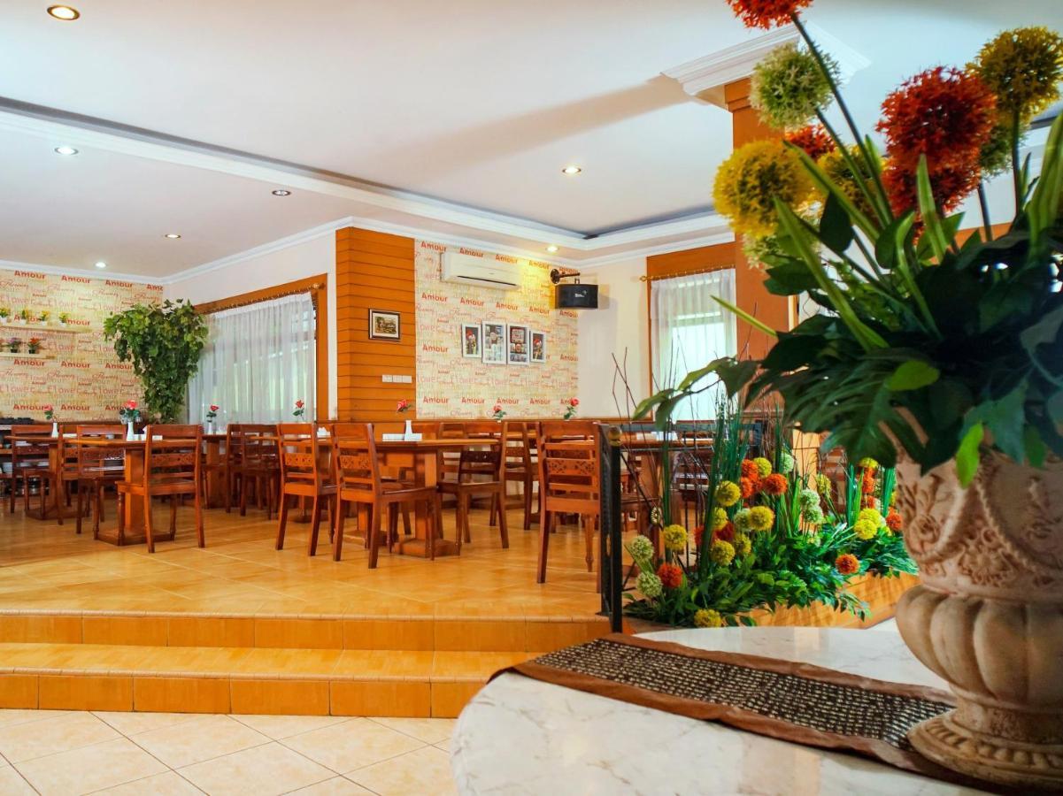 Capital O 142 Hotel Al Furqon Syariah Палембанг Экстерьер фото